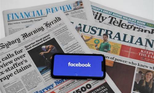 Μετωπική σύγκρουση Αυστραλίας- Facebook