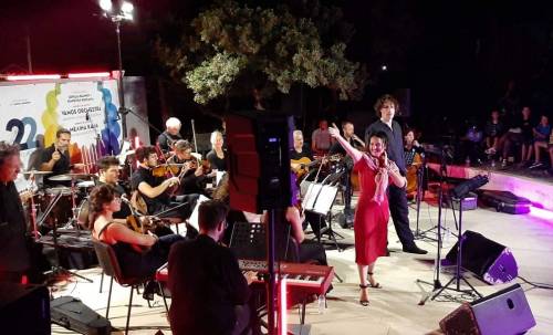 Μάγεψαν το κοινό οι Vamos Orchestra στον Κερατόκαμπο
