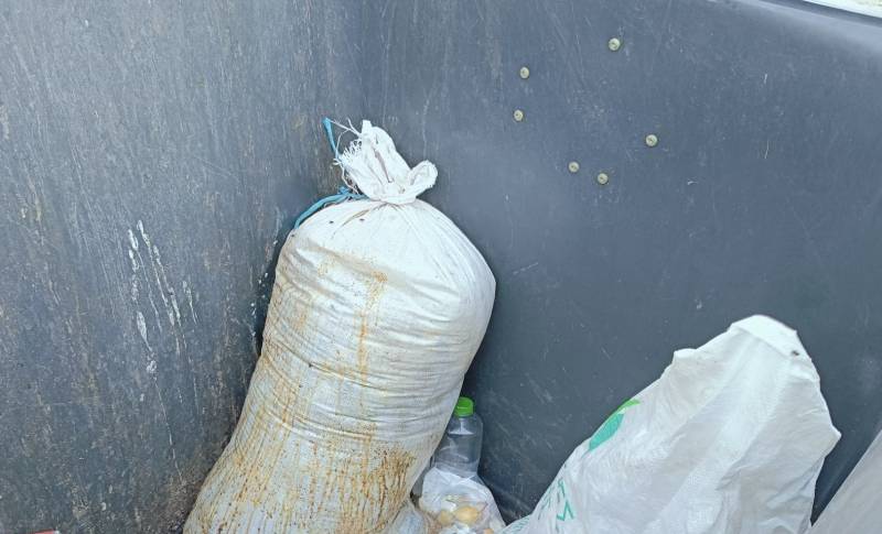 Κατάλοιπα σφαγίων στους κάδους απορριμμάτων!